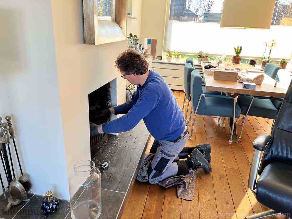 Schouwveger Zaandam kleed schoorsteenreiniger Schouwveger Zaandam kleed schoorsteenreiniger